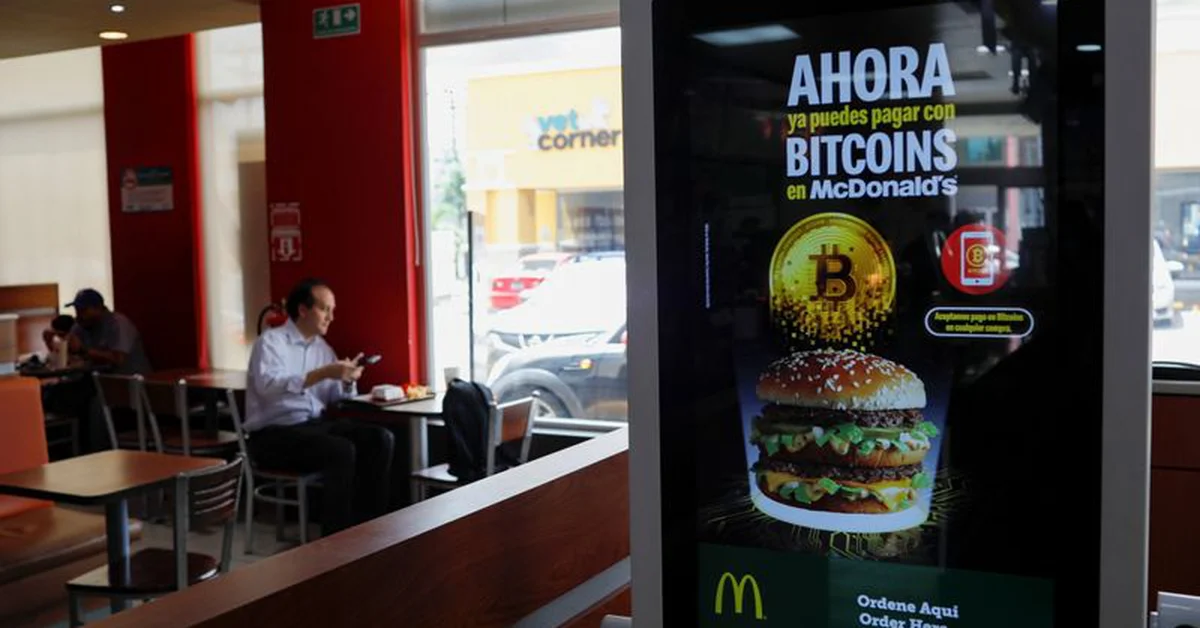 Bloomberg destaca iniciativa de El Salvador para emitir $1 mil millones en bonos volcán respaldados por Bitcoin bloomberg-destaca-iniciativa-de-el-salvador-para-emitir-1-mil-millones-en-bonos-volcan-respaldados-por-bitcoin